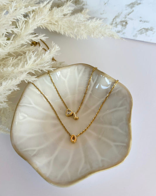 Collar inicial - dorado - con o sin corazón - letras A a Z