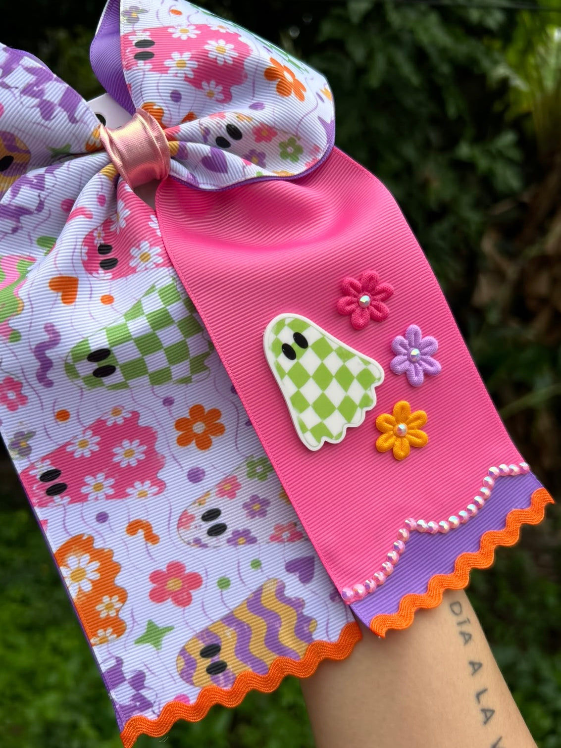 Lazo fantasma y flores