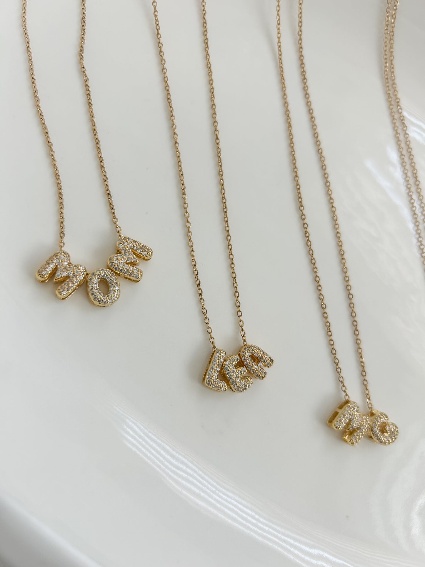 Collar con inicial - letras A a Z - dorado - 1 a 8 letras