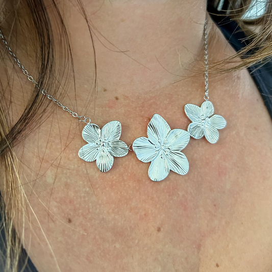 Collar Hibisco - flores - plata