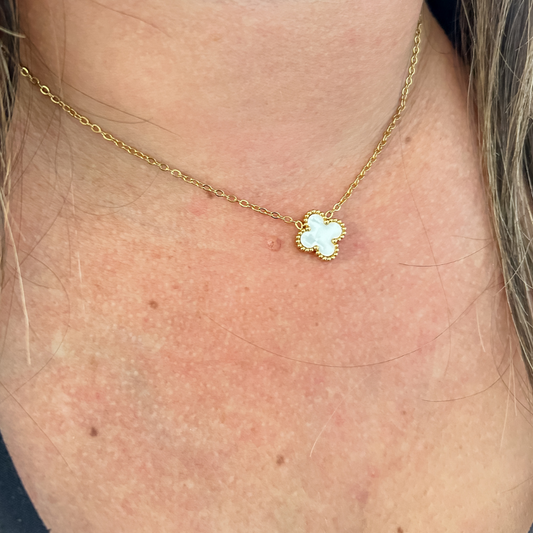 Collar trébol blanco - dorado