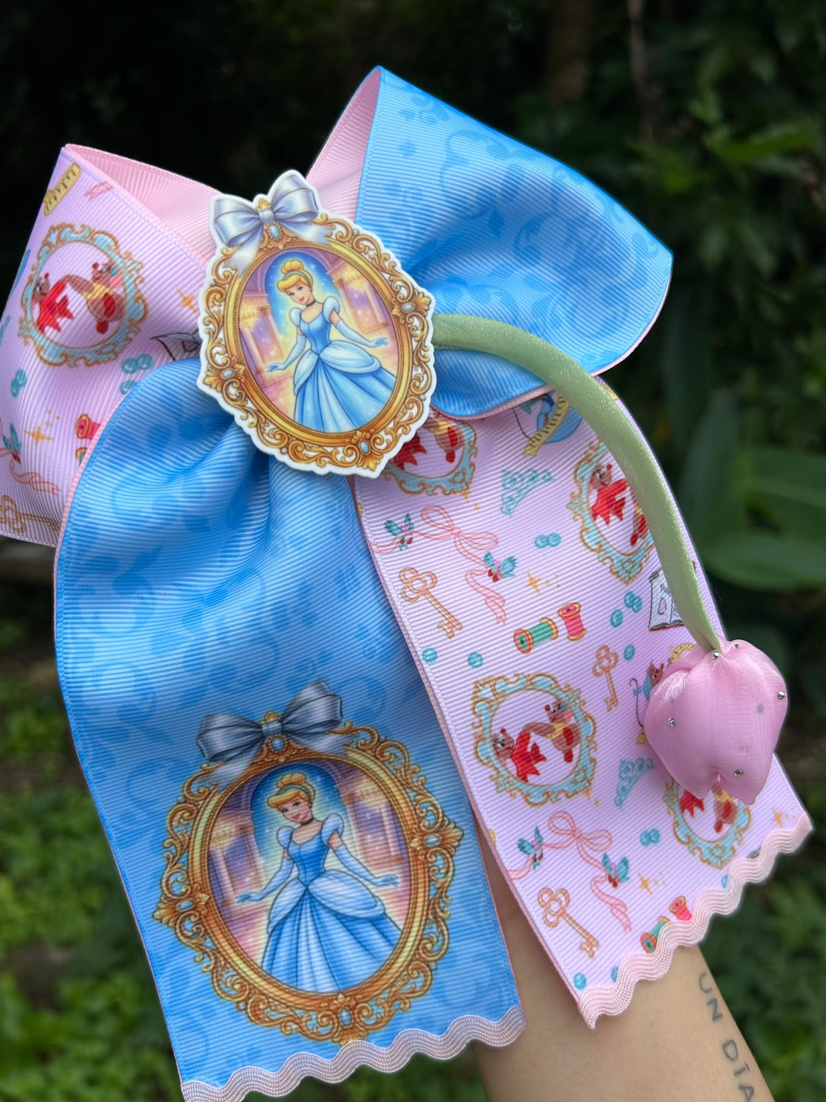 Lazo Cenicienta