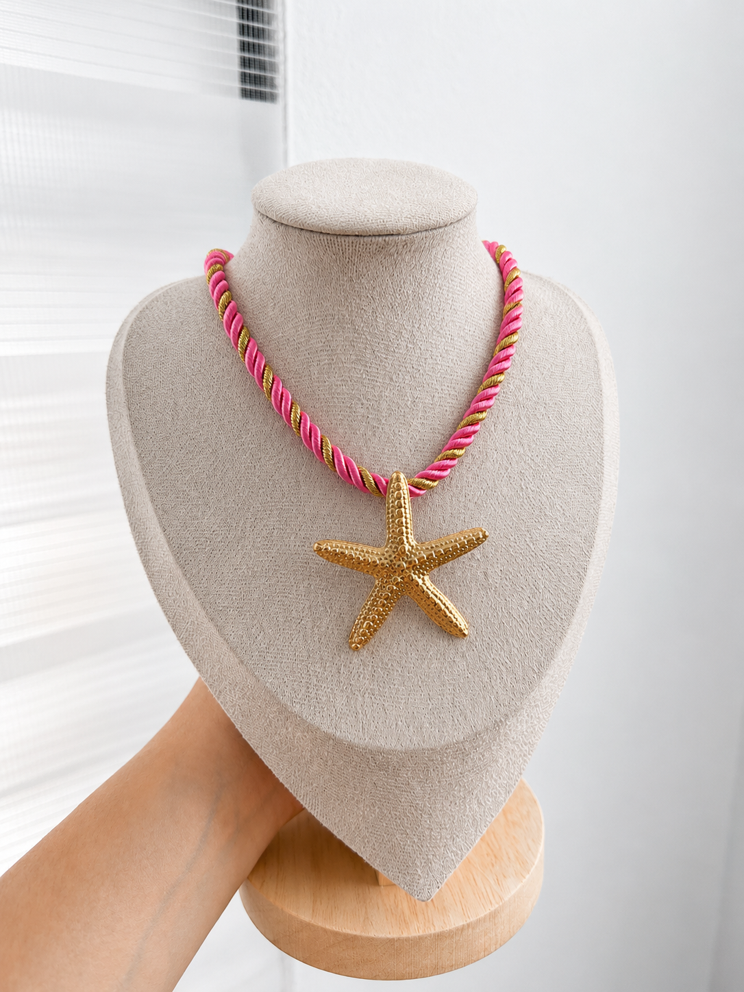 Collar trenzado - estrella de mar, caracol, sol - dorado