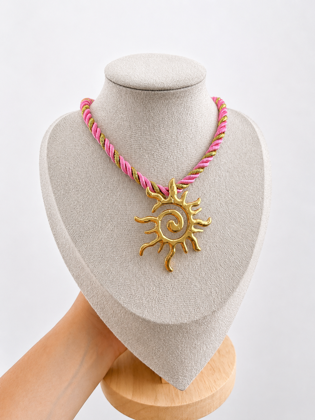 Collar trenzado - estrella de mar, caracol, sol - dorado