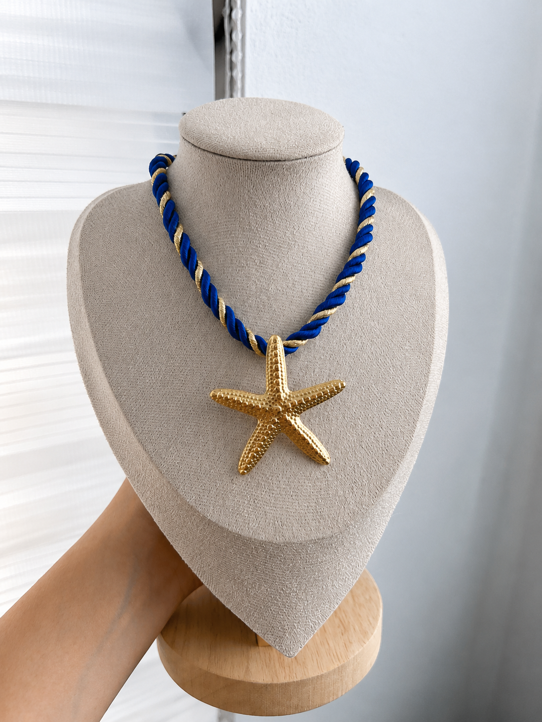 Collar trenzado - estrella de mar, caracol, sol - dorado