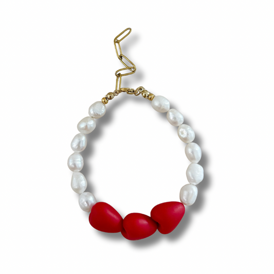 Pulsera perlas - corazones rojos - dorado