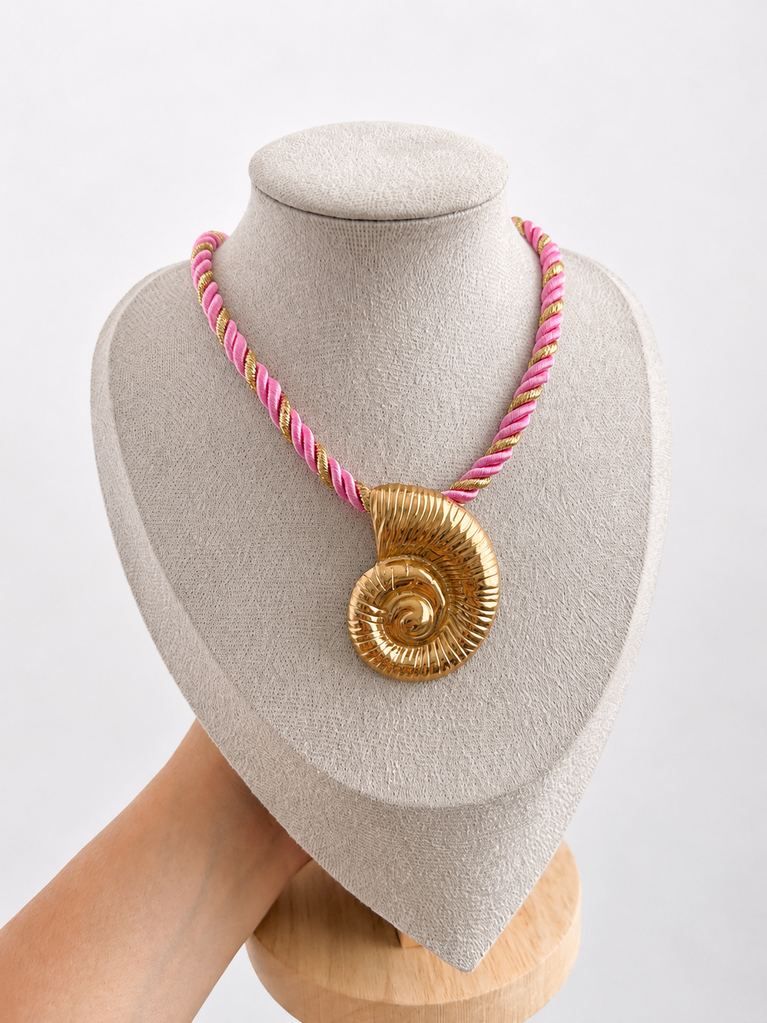 Collar trenzado - estrella de mar, caracol, sol - dorado