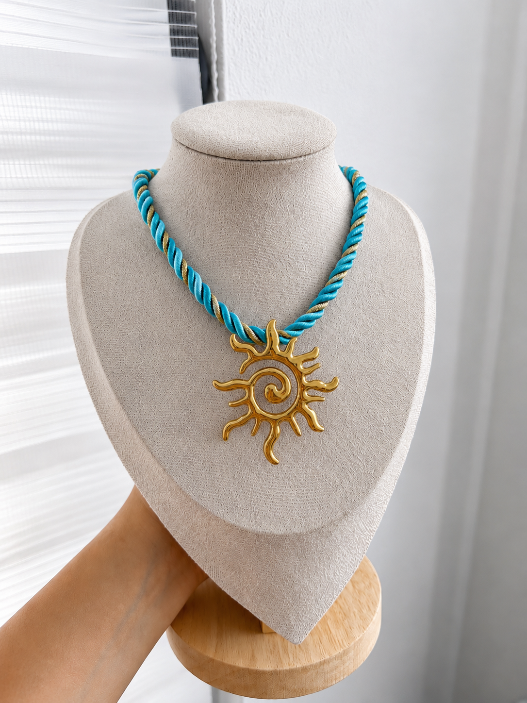 Collar trenzado - estrella de mar, caracol, sol - dorado