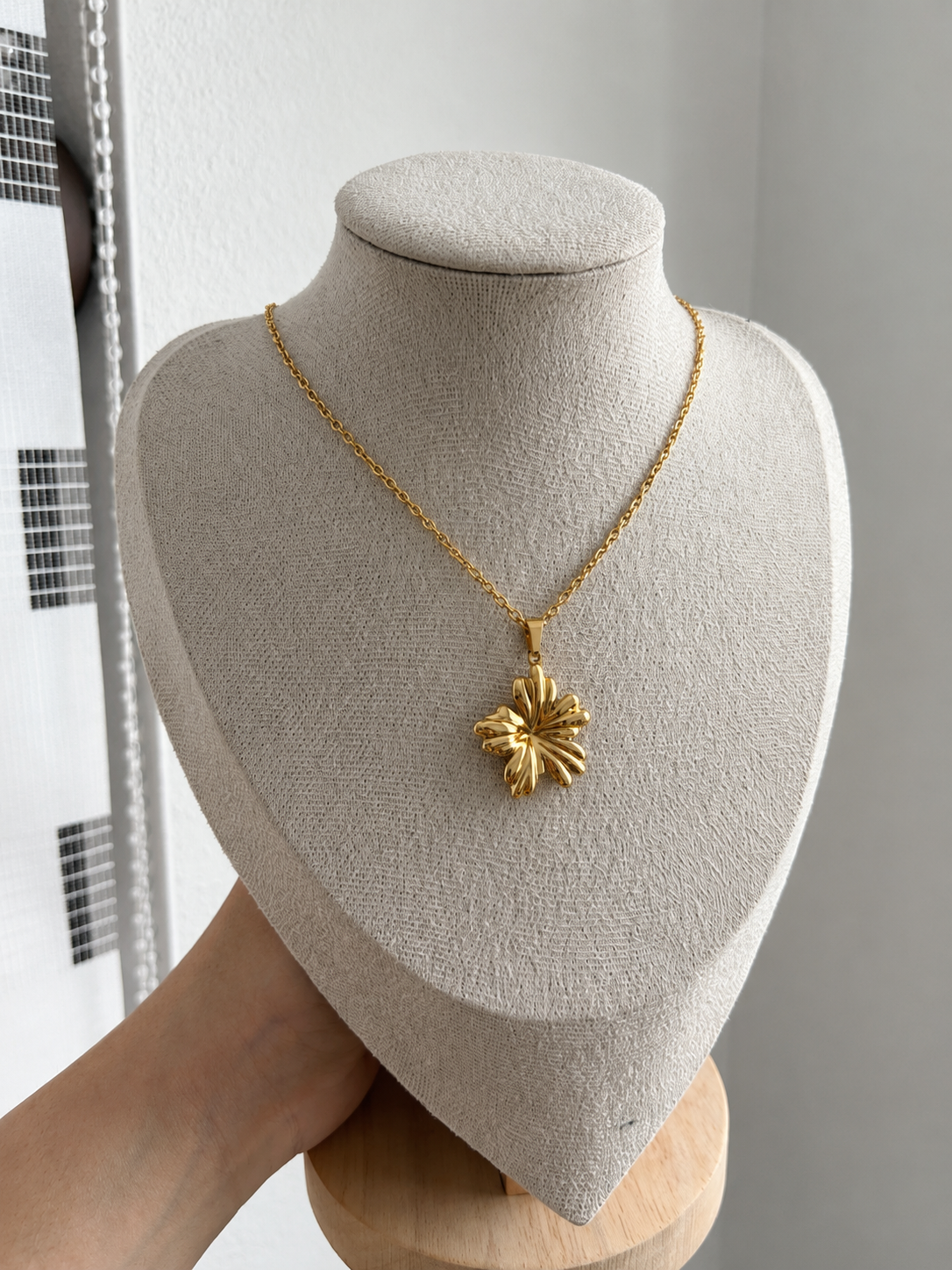 Collar flor - dorado