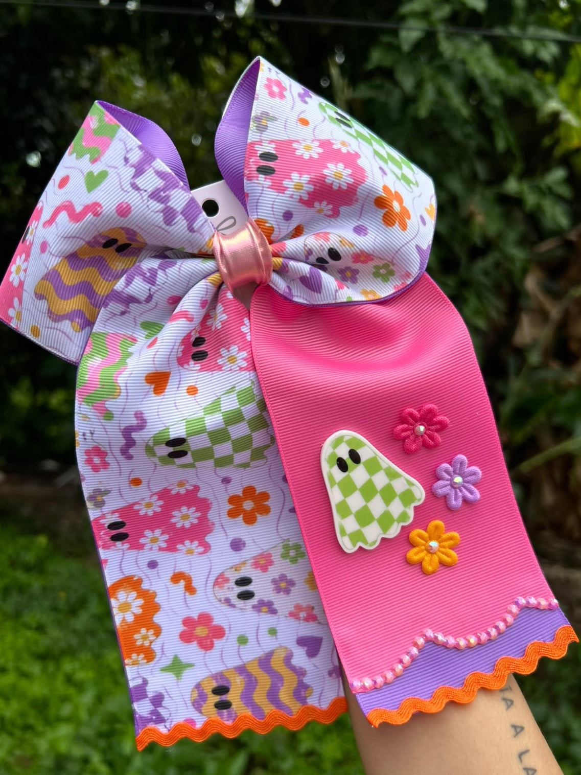 Lazo fantasma y flores