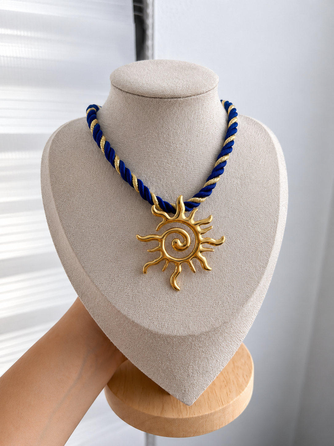 Collar trenzado - estrella de mar, caracol, sol - dorado