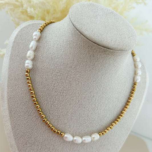 Collar bolitas y perlas - dorado