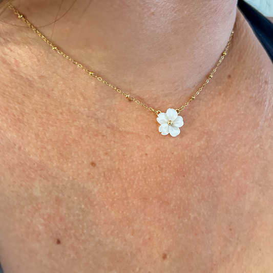 Collar flor perlada - dorado
