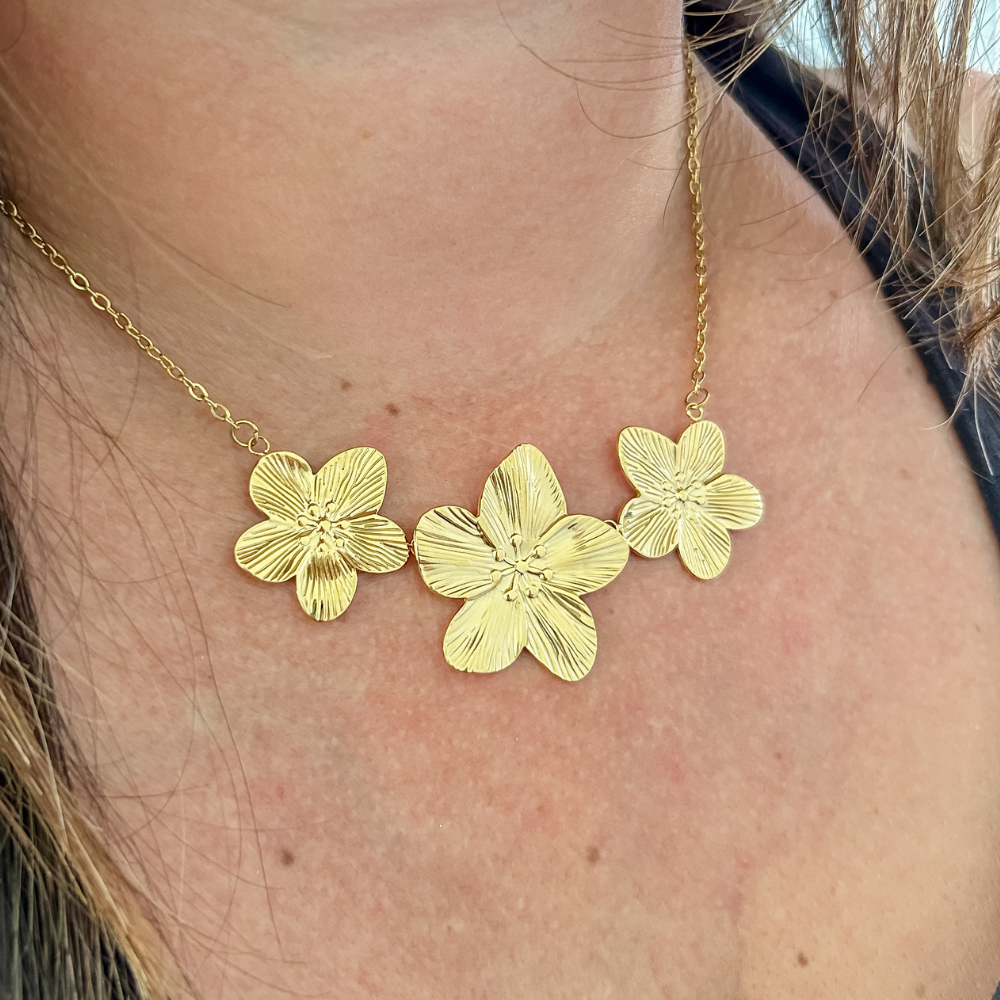 Collar Hibisco - flores - dorado